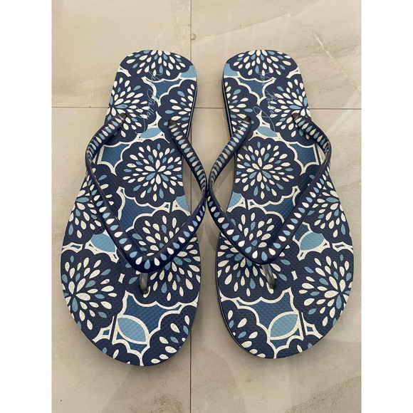 Vera Bradley Flip Flops 9-10 - Picture 2 of 5